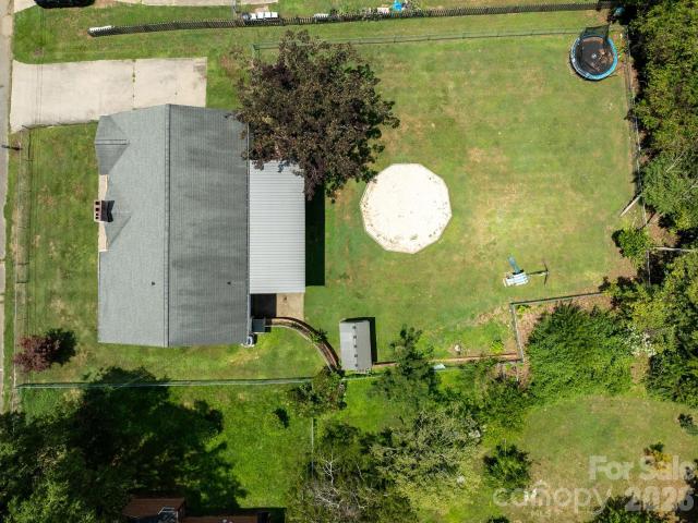 418 Powell Circle NE