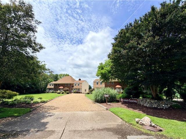 418 Robin RD