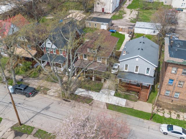 418 W 9TH Street
