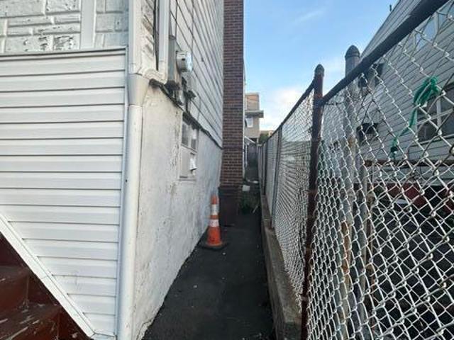 418 W OAK Street