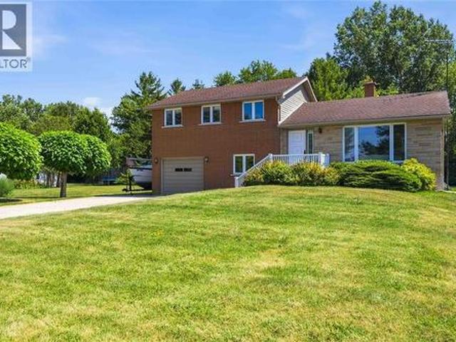 4193 Bluepoint Drive, Plympton Wyoming, ON, N0N 1J6 house for sale | Listing ID 26016 | Royal LePage