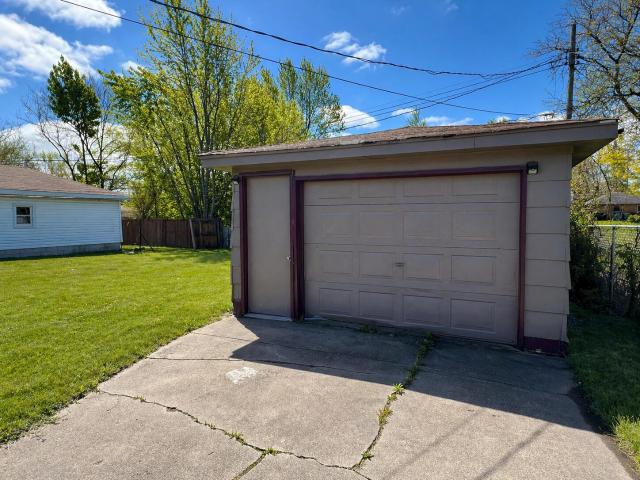 419 E 48th Place