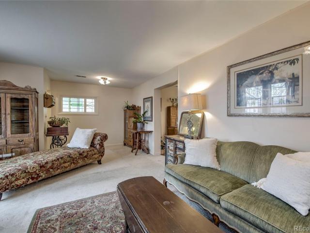 419 E 10th Street