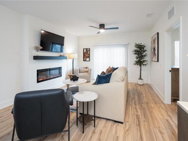 419 SE 1st Ave, Unit 101, Ocala, FL 34471 | MLS #OM654493