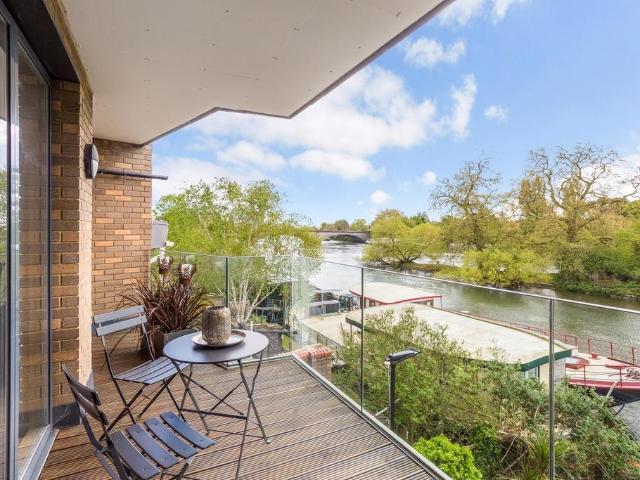 41 42 Kew Bridge Road London TW8 3 bed apartment to rent £3,650 pcm £842 pw