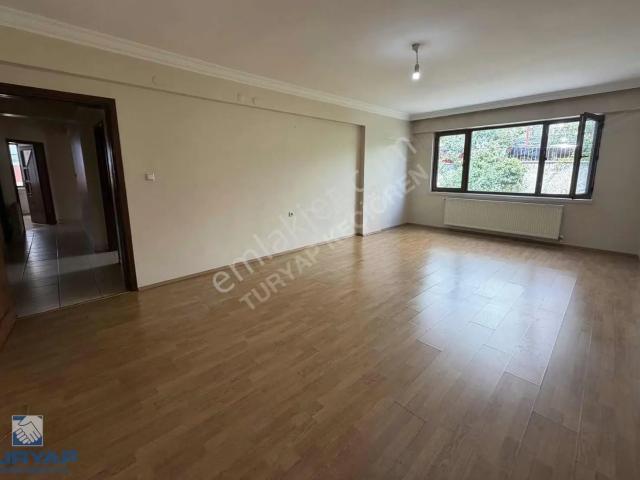 4+1 140m2 Bağımsız Metro Yakını Asansörlü 3.kat Satılık Daire
