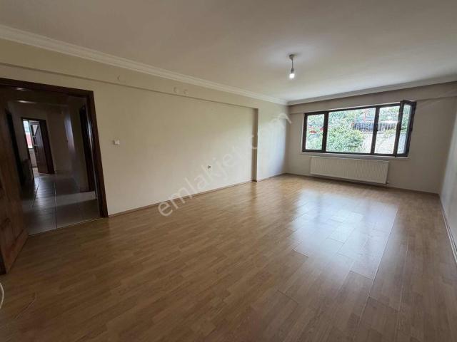 4+1 140m2 Bağımsız Metro Yakını Asansörlü 3.kat Satılık Daire
