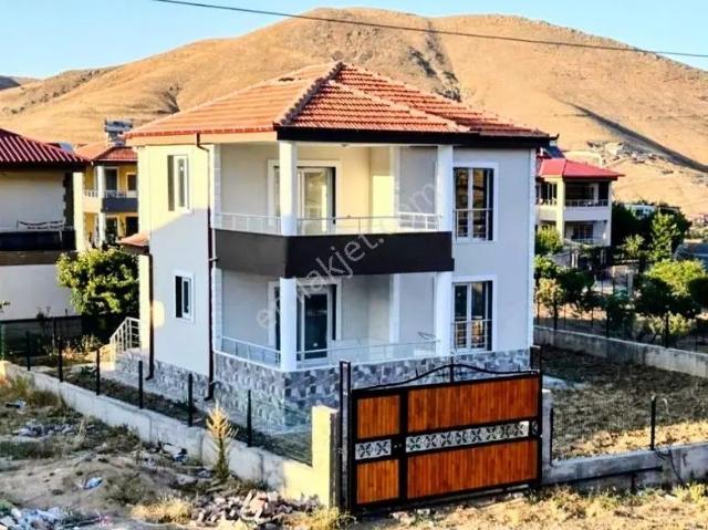 4+1 180m2 Sıfır Yaylalık Dubleks Villa
