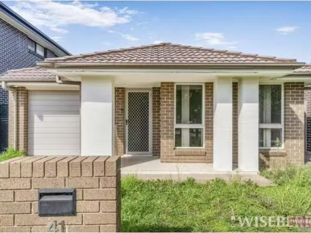 41 Travers Street, MOOREBANK House for rent Listed by Mariann.