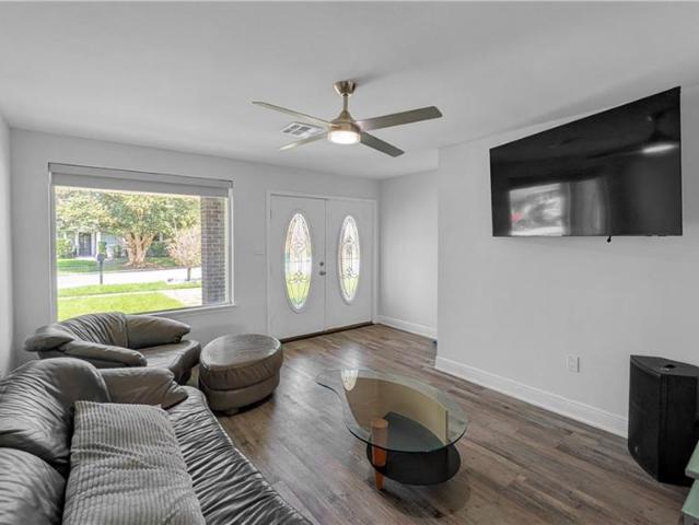 41 w pamela place