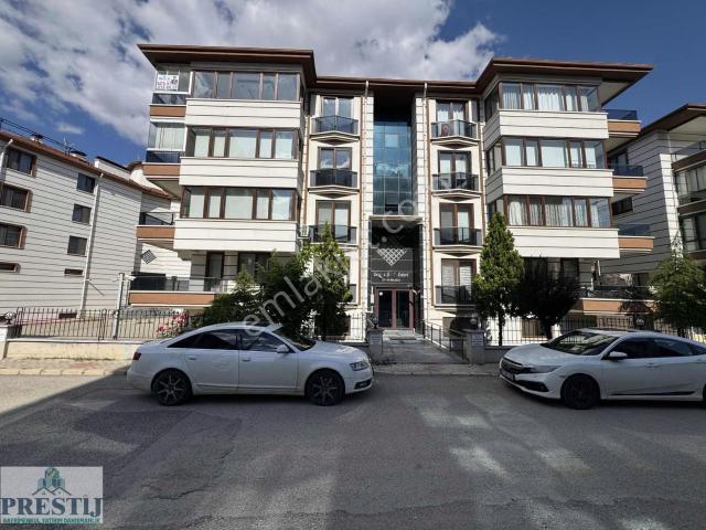 4+1 Asansörlü Köşe Konumlu Site İçinde Satılık Daire