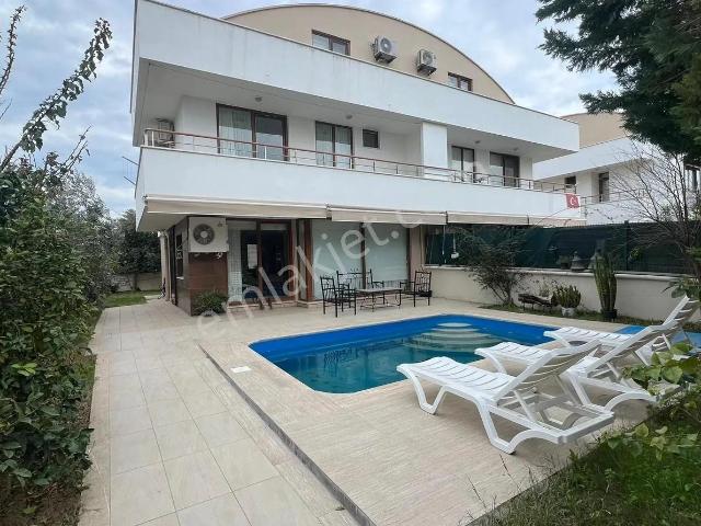 4+1 Belek'te Müstakil Havuzlu Ve Bahçeli Villa Geniş Ferah