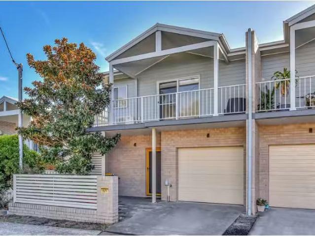 4/1 Bell Street, Maryville Townhouse for rent Listed by Court.