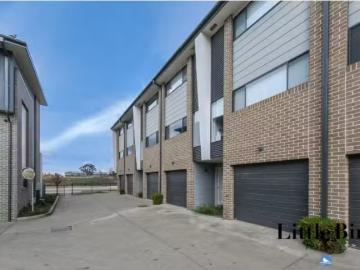 4/1 Bon Scott Cres, Moncrieff Townhouse for rent Listed by Ta.