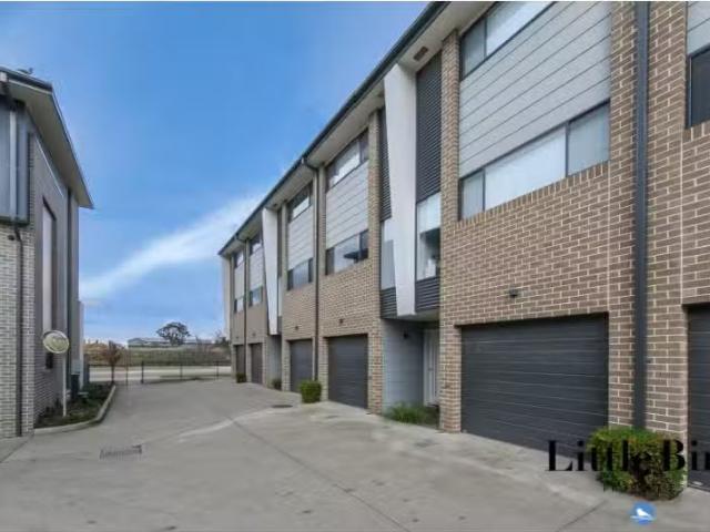 4/1 Bon Scott Cres, Moncrieff Townhouse for rent Listed by Ta.