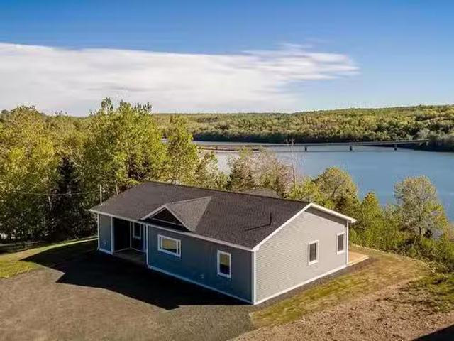 41 Colonial Arms Drive, Deep Brook, NS, B0S 1J0 house for sa.