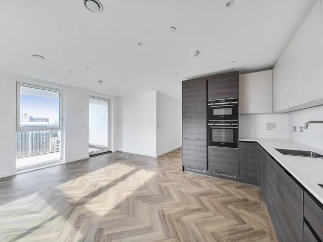 41 Denmark Road London NW6 3 bed apartment to rent £3,900 pcm £900 pw