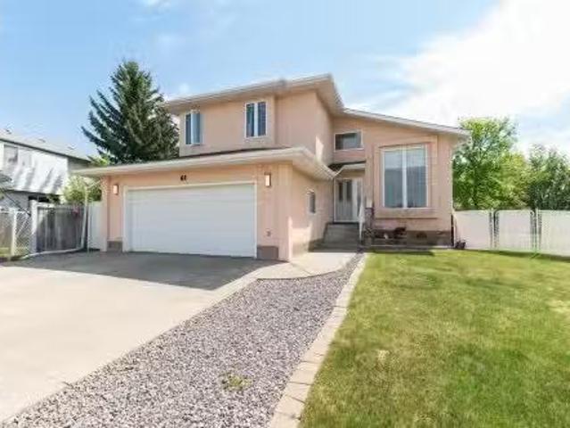 41 Deer Park Way, Spruce Grove, AB, T7X 3K4 house for sale.