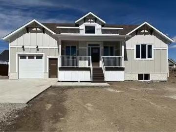 Magrath, Alberta - Gym, Deck, Parking, Cellar
