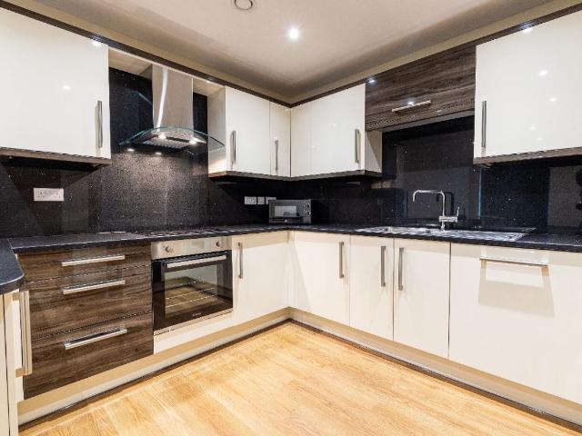 41 Ecco, 2 bedroom, Apartment