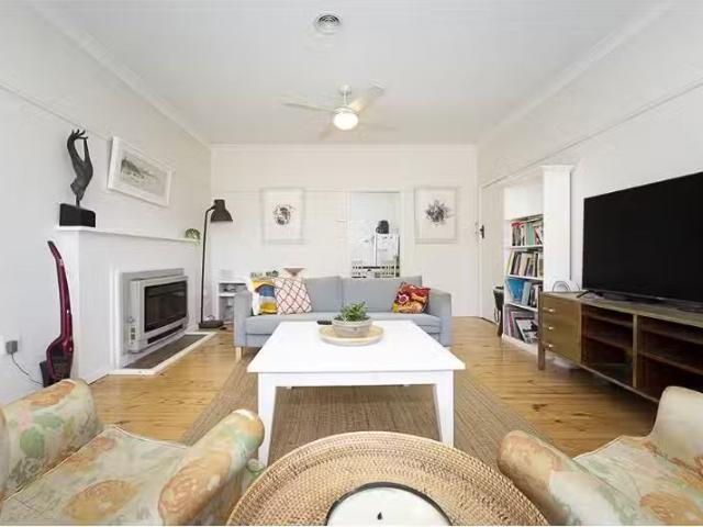 41 Frome Street, Griffith House for rent Listed by Taye Burgm.