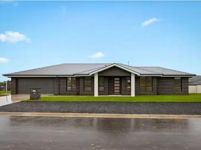 41 Frew Court, Hamilton Valley House for rent Listed by Emily.