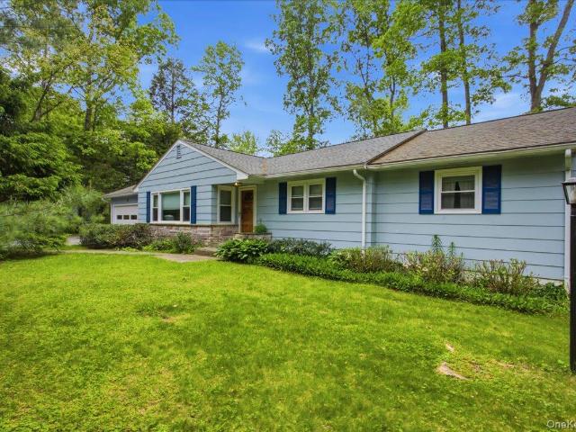 41 Greentree Drive S