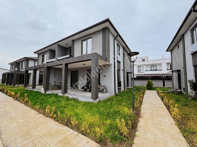 4+1 Havuzlu Verandalı,bahçeli Net 165m² Dubleks Emsalsiz Villa