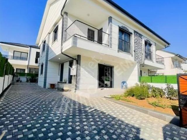 4+1 Kalitenin Konfor İle Birleştiği Geniş Bahçeli Emsalsiz Villa