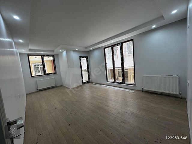 4+1 Metrobüs Otopark Balkon Ebeveyn Banyosu ve Bahçeli
