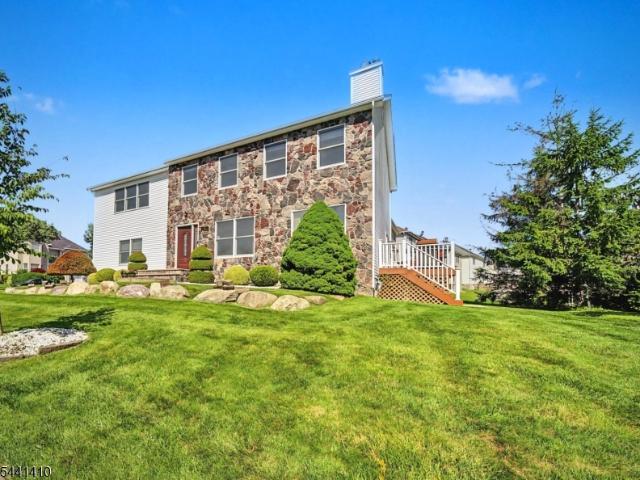 41 Nicole Ln