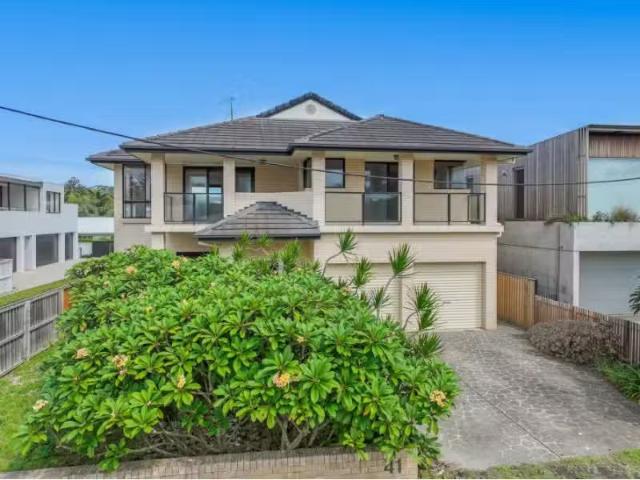 41 Ocean St, North Avoca House for rent Listed by Anneka Stap.