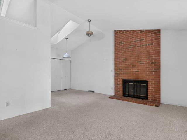 41 Oak Grove Dr