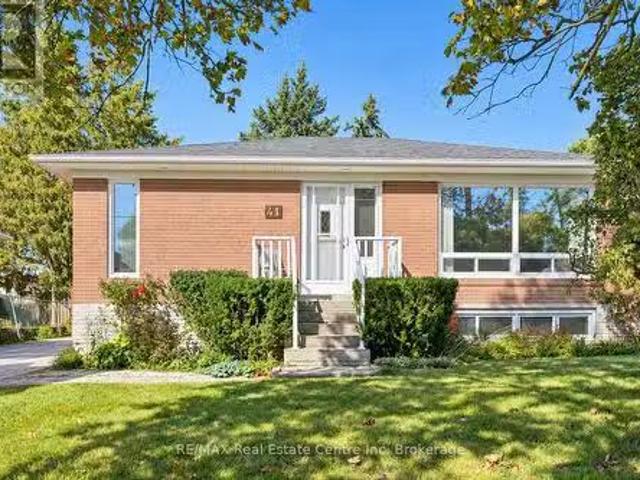 41 Prince Charles Street, Halton Hills Georgetown, ON, L7G 3.