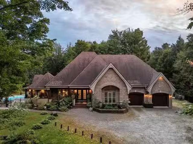 41 Rue Des Bois Francs, Brownsburg Chatham, QC, J8G 1W3 hous.