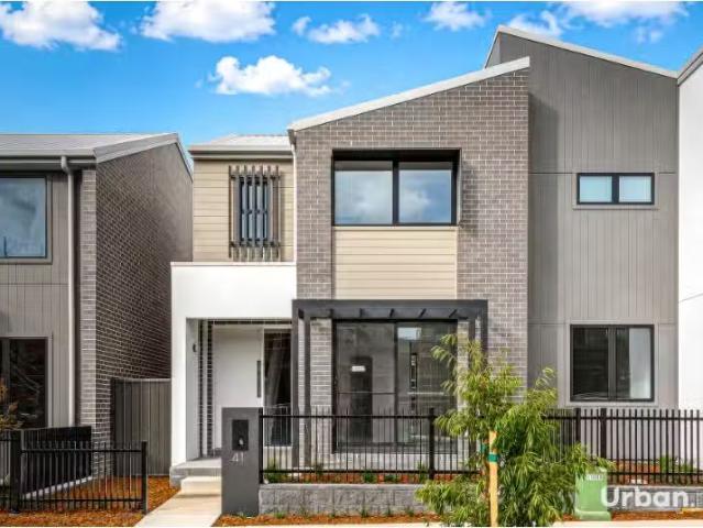 41 Sharp Street, Oran Park Townhouse for rent Listed by Rebec.
