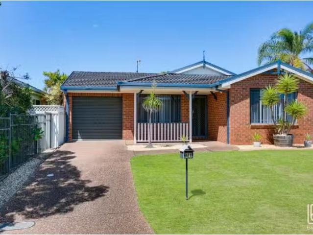 41 Shearer Crescent, BLUE HAVEN House for rent Listed by Soph.