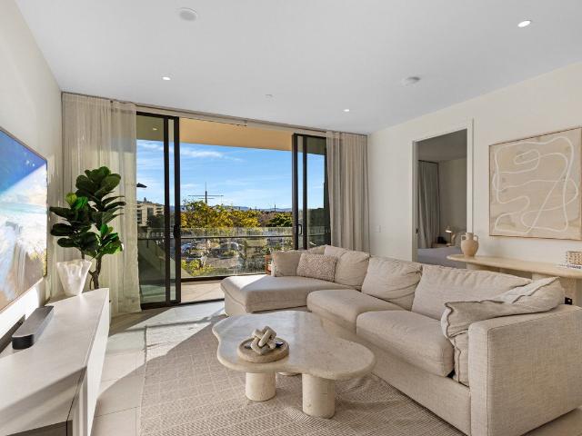 4204/24 The Lanes Boulevard, Mermaid Waters QLD 4218