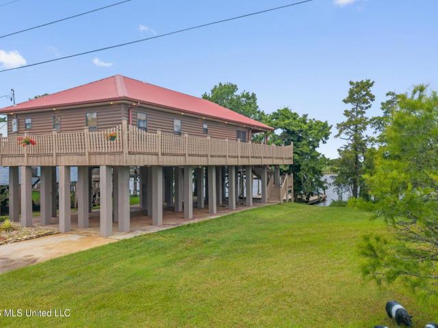 4205 Riverside Drive