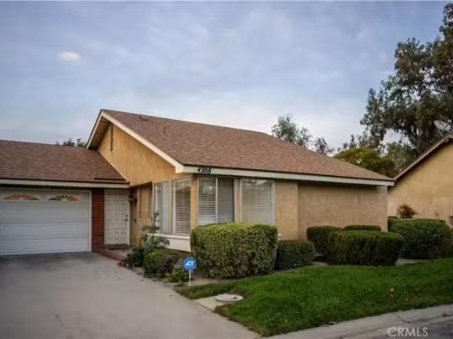 4208 VILLAGE 4, CAMARILLO, CA 93012