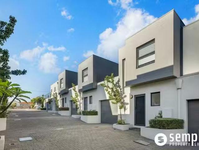 4/201 Clontarf Road, Hamilton Hill, WA 6163