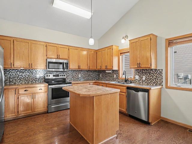 420 9th Avenue NE