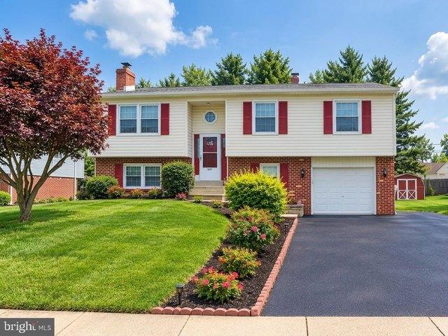 420 Kristine Ct, Upper Chichester, PA 19061