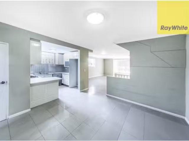 4/20 Weston Street, ROSEHILL Townhouse for rent Listed by Dan.
