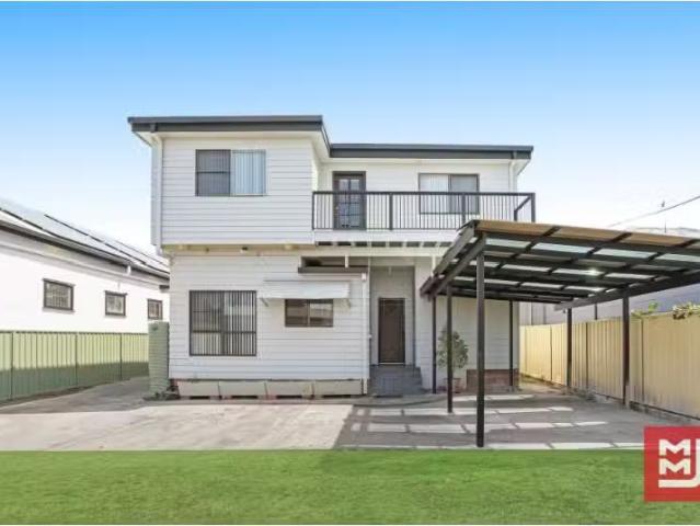 420a Princes Highway, Corrimal House for rent Listed by Paige.
