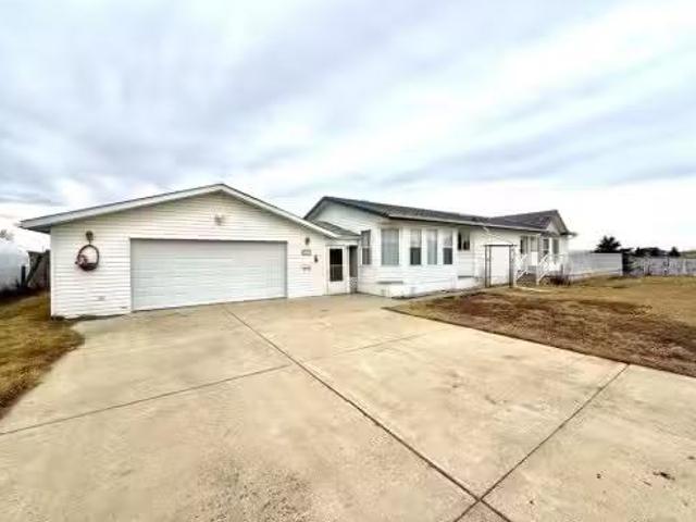 420N 200W, Raymond, AB, T0K 2S0 house for sale Listing ID A.