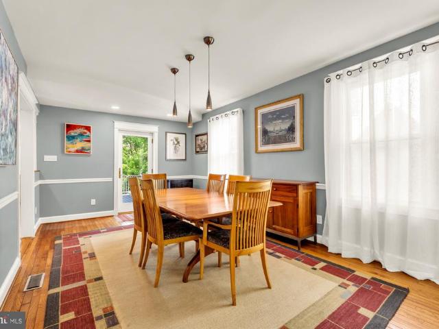 4215 Oakridge