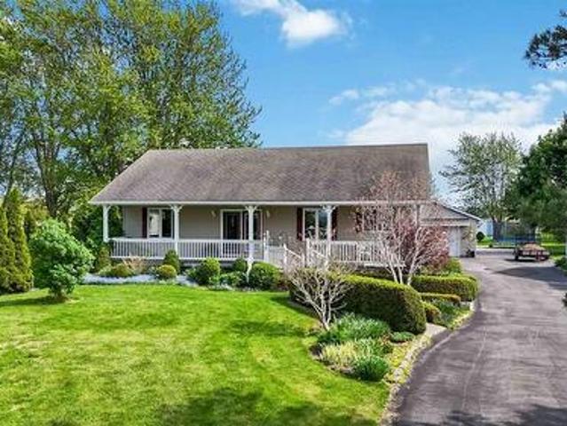 4217 Bluepoint Drive, Plympton Wyoming, ON, N0N 1J6 house for sale | Listing ID 26010 | Royal LePage