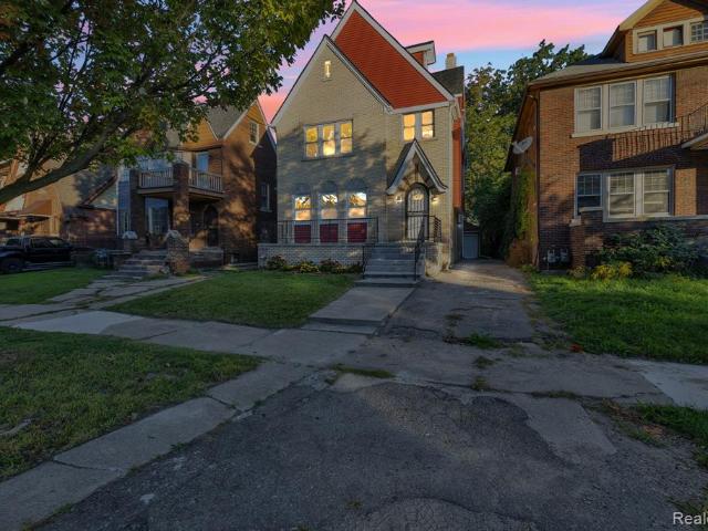 4218 Cortland Street