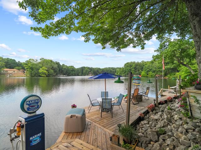 4218 E Lakeview Drive